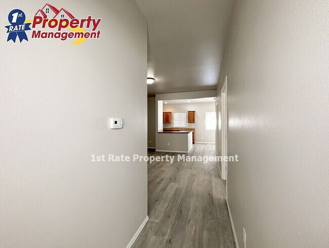 Building Photo - 898 N Bluffwood Ln