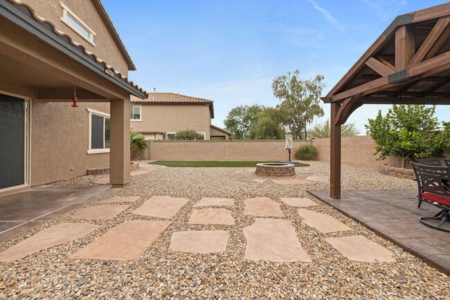 Building Photo - 11904 W Farmall Dr