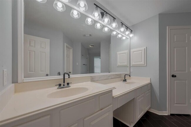 Building Photo - 311 N Esplanade Ln