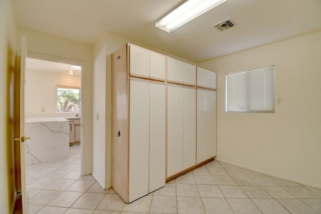 Building Photo - 2433 Sunup Dr