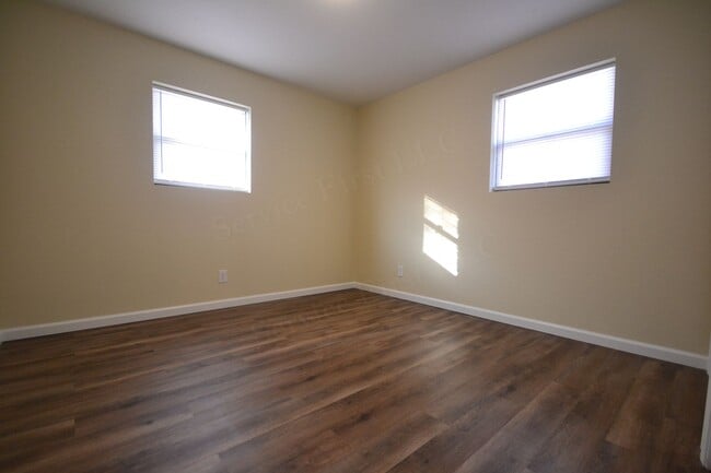 Building Photo - Pike Apartments