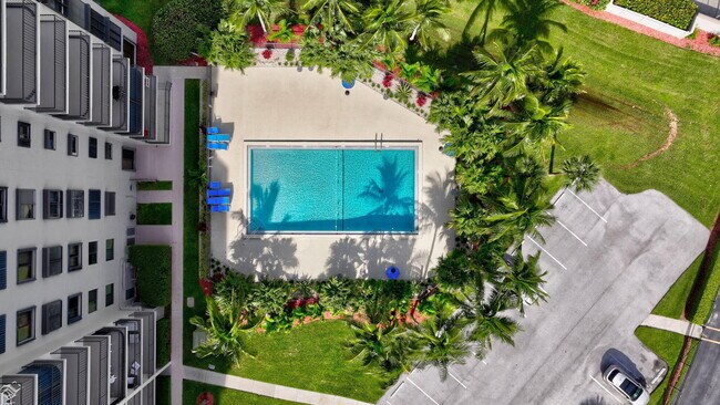 Building Photo - 801 S Ocean Dr