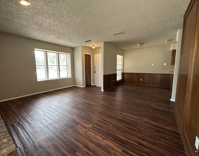 Building Photo - 1007 Southmoor Dr