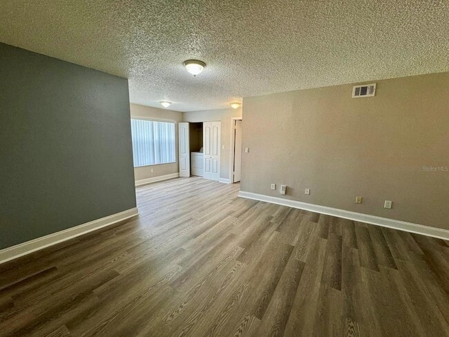 Building Photo - 4560 Commander Dr