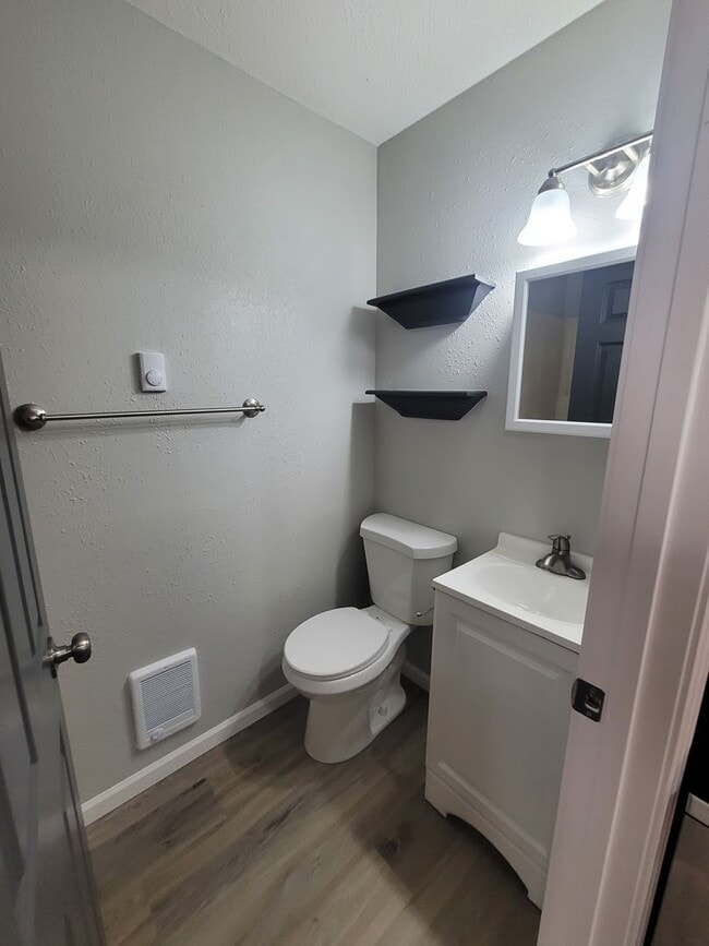 Building Photo - Remodeled Studio Apartment