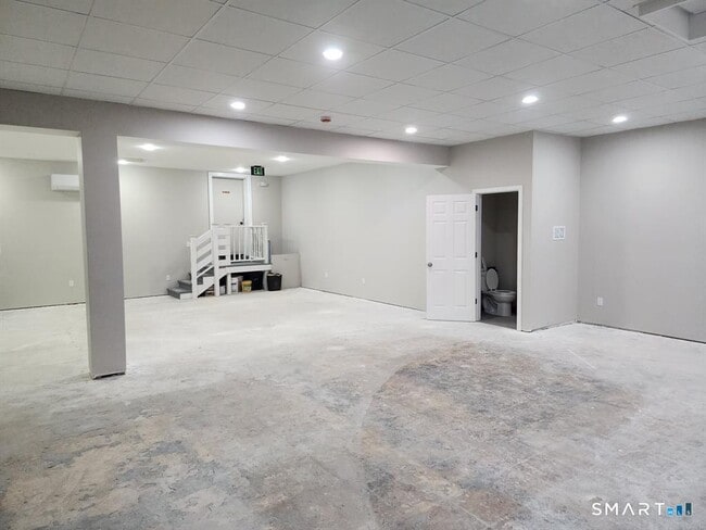 Building Photo - 16 Church St