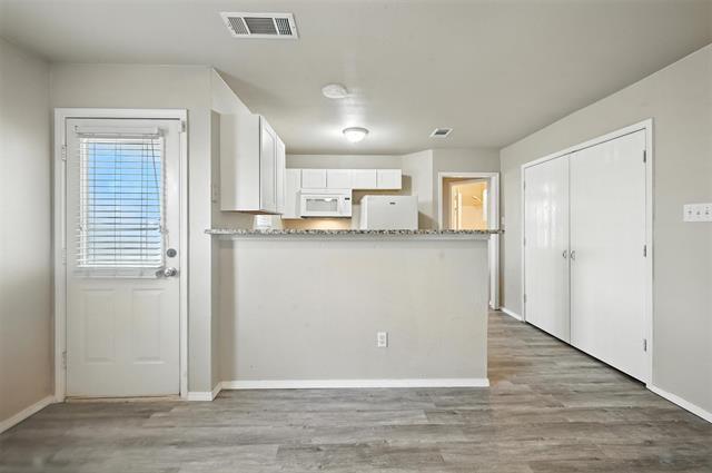 Building Photo - 1317 Village Garden Dr