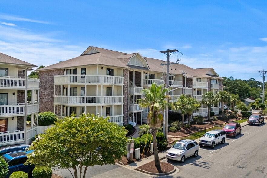 Building Photo - 2805B N Ocean Blvd