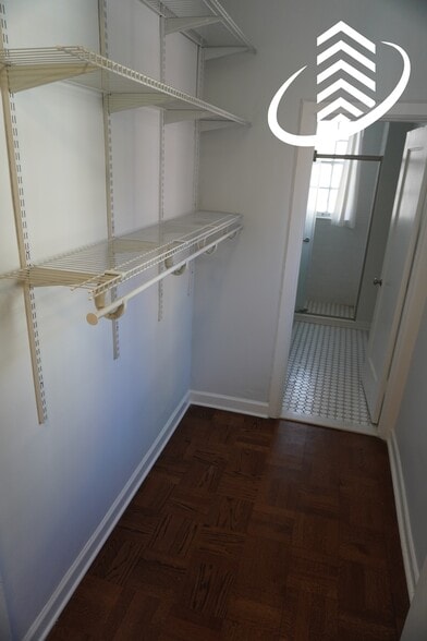 Building Photo - 422-24 West Melrose St.