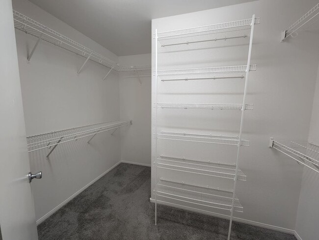 Building Photo - Fantastic 3bed/2.5 bath in Southwest ready for immediate move-in! Make the Move for Less: $500 Of...