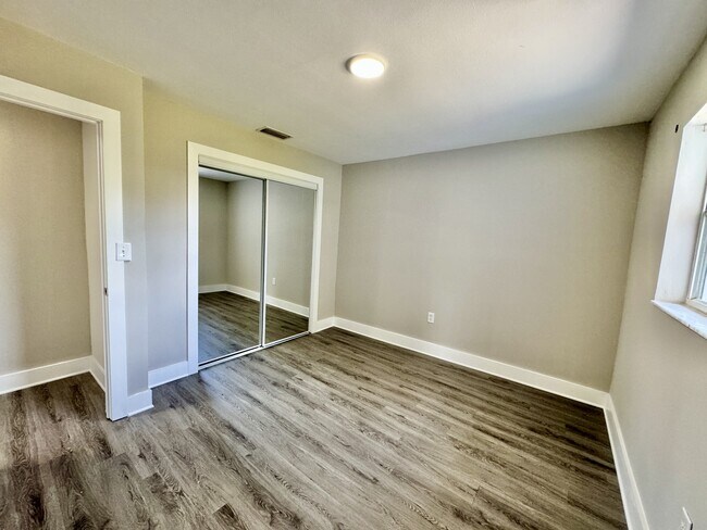 Building Photo - 531 99th Ave N