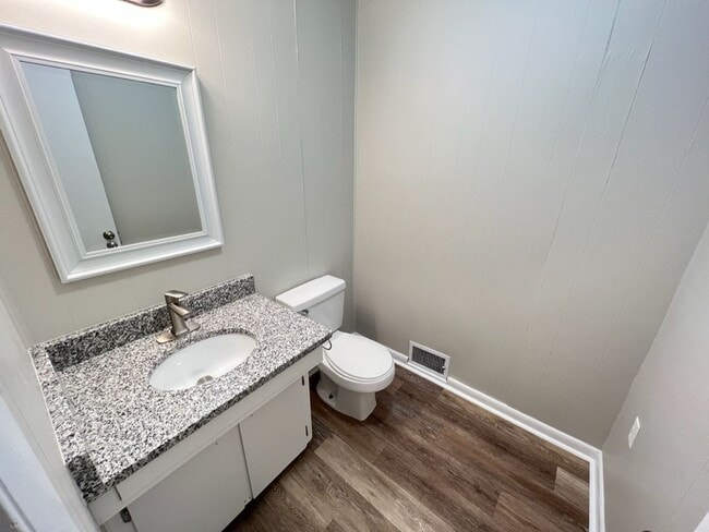 Building Photo - Freshly Remodeled 3 Bedroom Home Near Down...