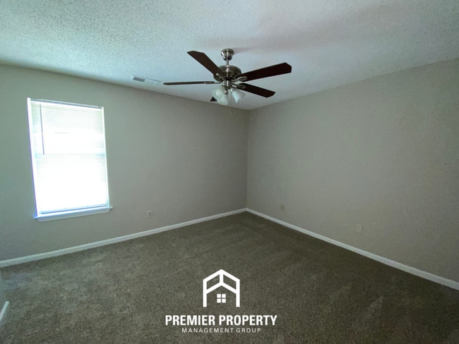 Building Photo - Charming 3BR/2BA in Raleigh | Hardwood Floors & Large Fenced Backyard