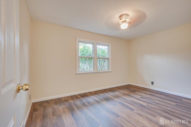 Building Photo - 25 Ellwood Rd