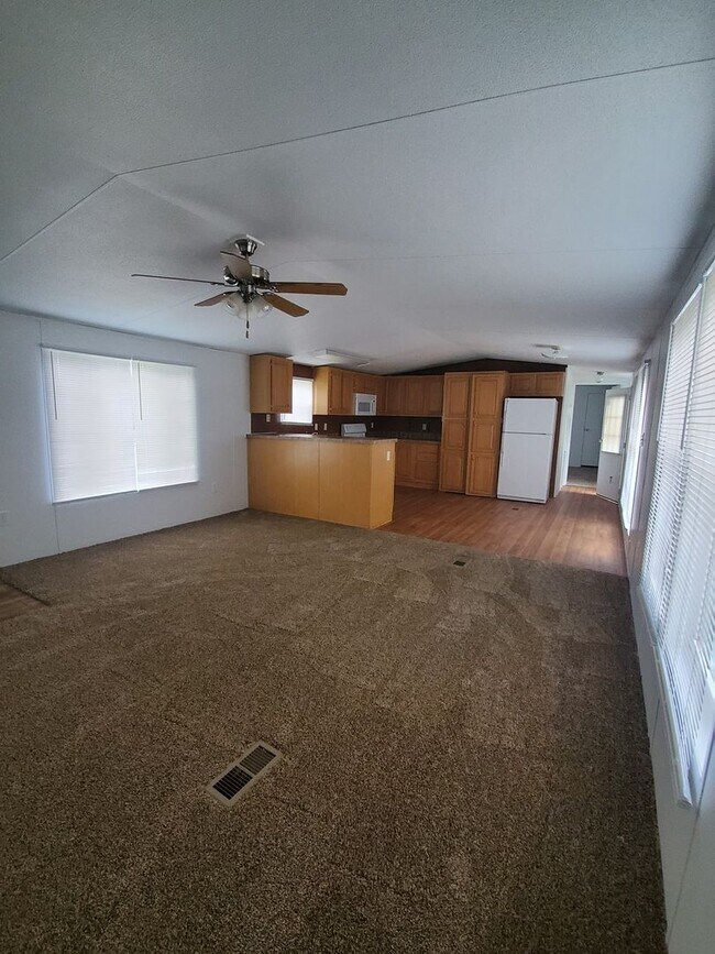 Building Photo - Ready to Move in
