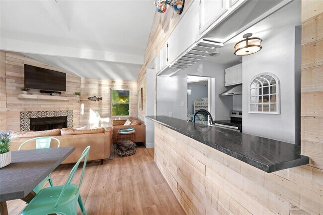 Building Photo - 1708 Ski Slope Dr