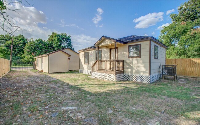 Building Photo - 1051 W Little York Rd