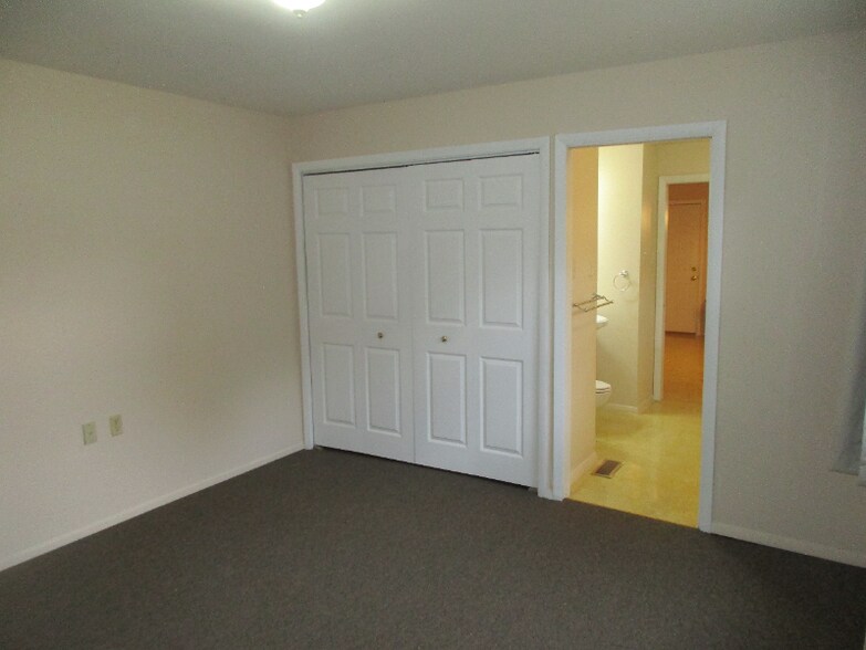 Building Photo - 733 Acadia Rd