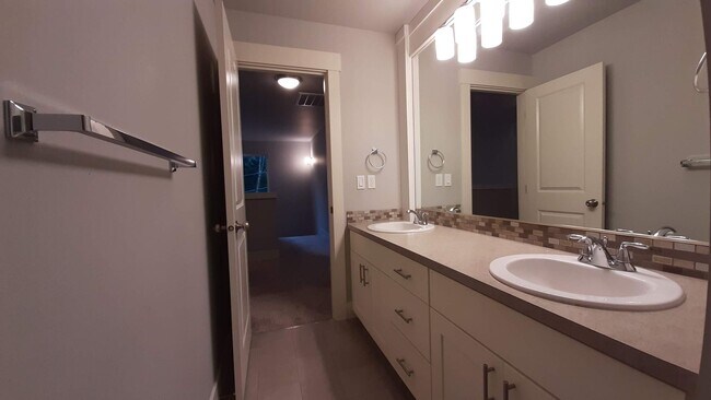 Building Photo - Magnificent Gig Harbor 4 Bed Home For Rent