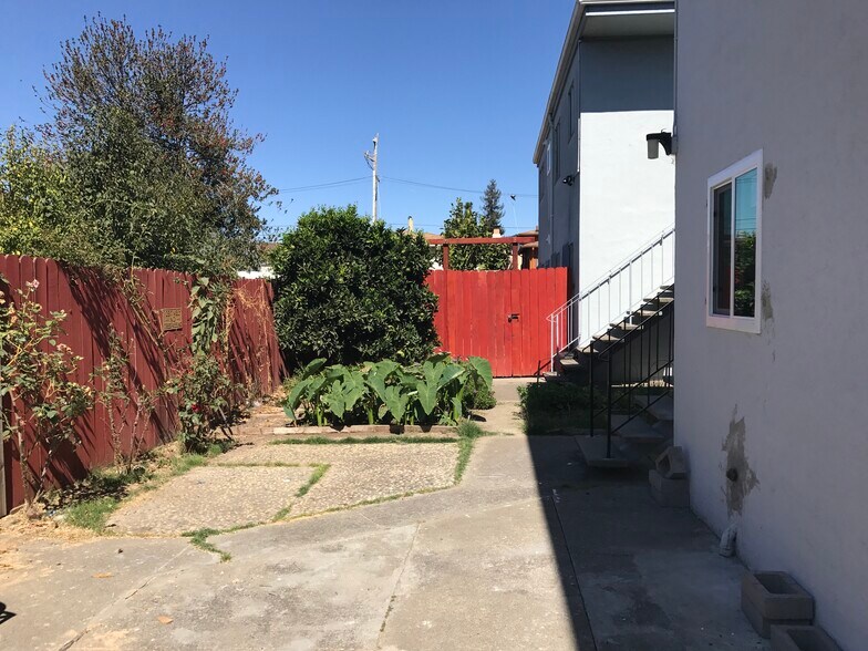 Building Photo - 2537 34th Ave
