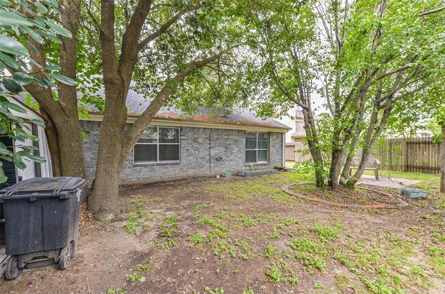 Building Photo - 14622 Bladenboro Dr