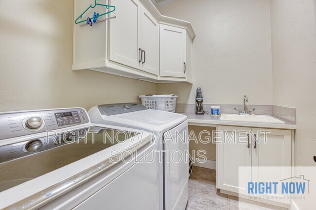 Building Photo - 4113 W Gray Fox St