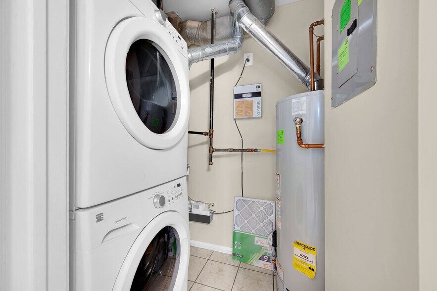 Building Photo - 157 Tulip Ln