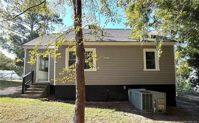 Building Photo - 216 Oakland Dr