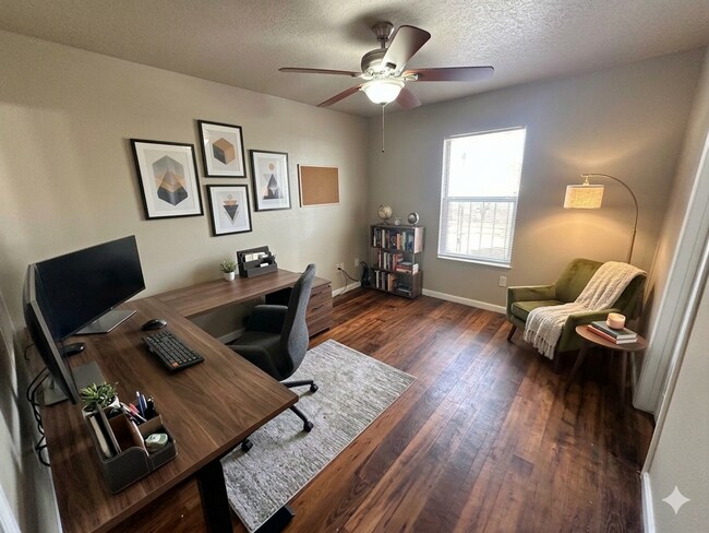 Building Photo - *"PRICE  REDUCED + MOVE-IN SPECIAL" 3 Bedroom 2 Bathroom with 2 Car Garage