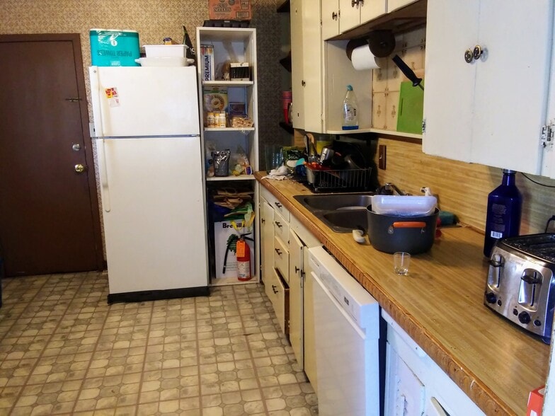 Kitchen - 429 NW 17th St