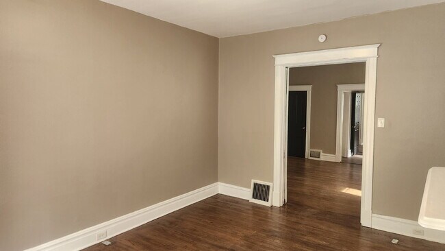 Building Photo - Delightful 1-Bedroom Retreat in Lively St. Louis District – Alberta Street