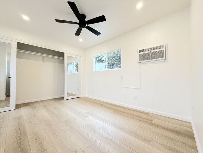 Building Photo - 1163 1/2 East 70th Street