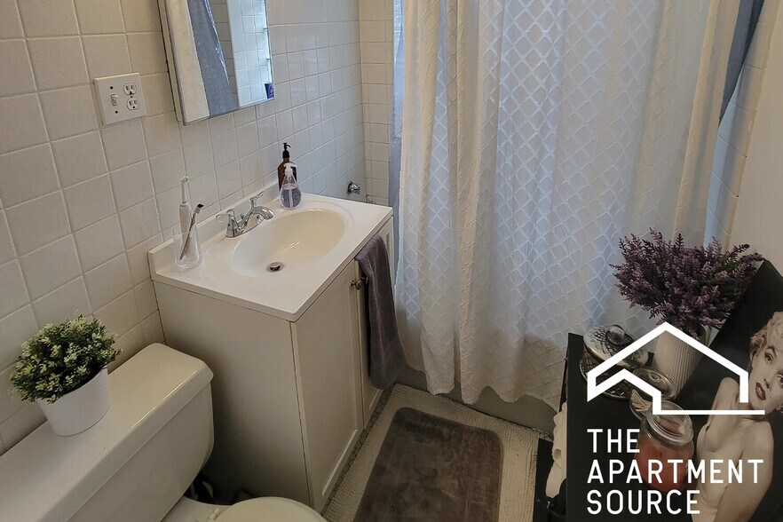 Building Photo - 3701 N Hoyne Ave