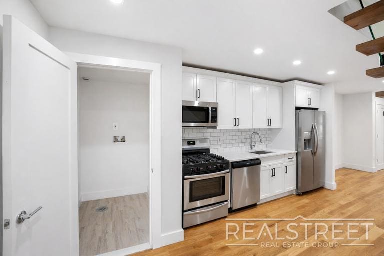 Building Photo - Magnificent 4 Bed 3.5 Bath Brownstone Duplex in Crown Heights