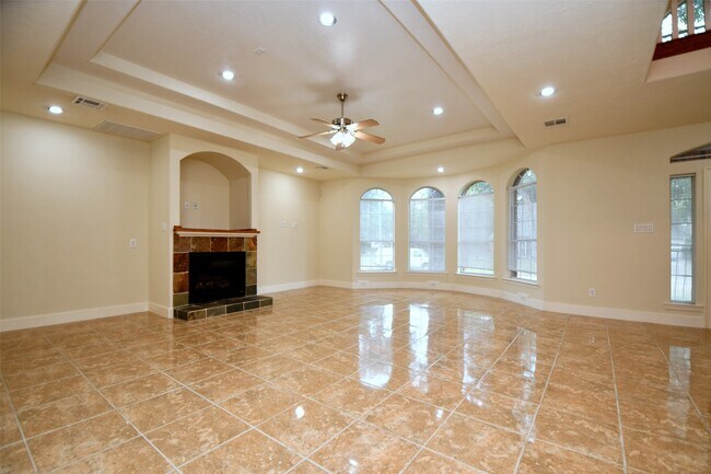Building Photo - 5211 Holly View Dr