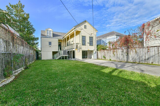 Building Photo - 1421 Winnie St