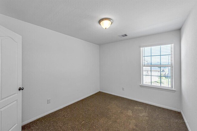 Building Photo - 31319 Whitfield Ct