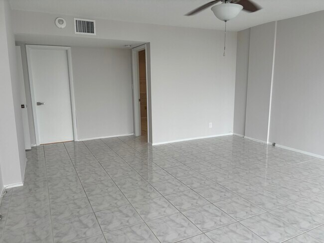Building Photo - 4280 Galt Ocean Dr