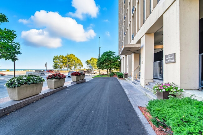 Building Photo - 6700 S South Shore Dr