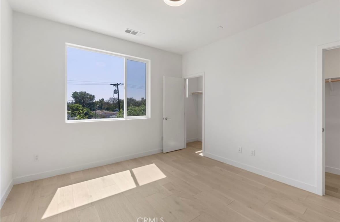 Building Photo - 22 E Sunset St