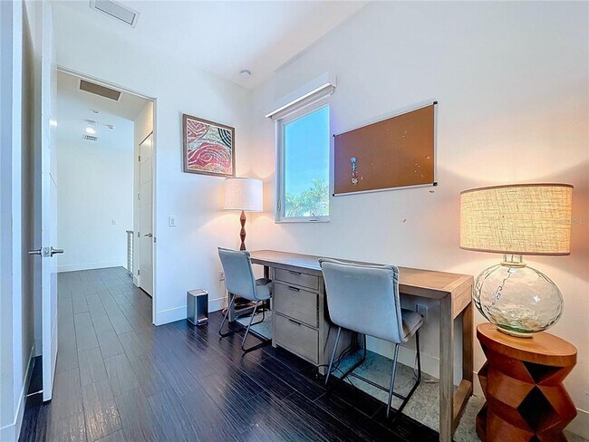 Building Photo - 1347 Harbor Dr