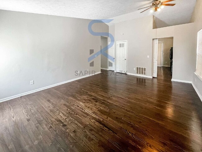 Building Photo - 2033 Charter Manor