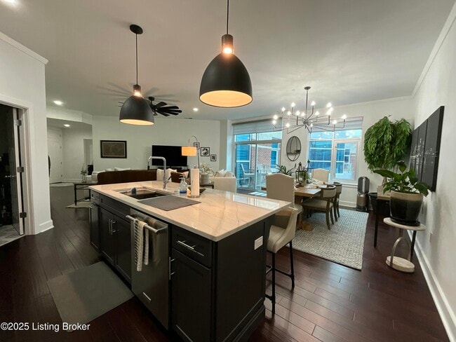 Building Photo - 324 E Main St