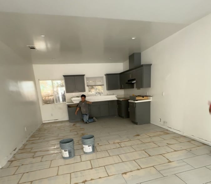 Building Photo - 127 E 11th St