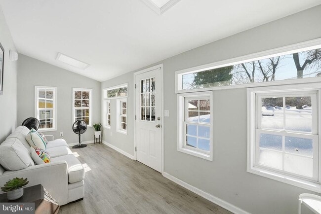 Building Photo - 1341 Franklin St NE