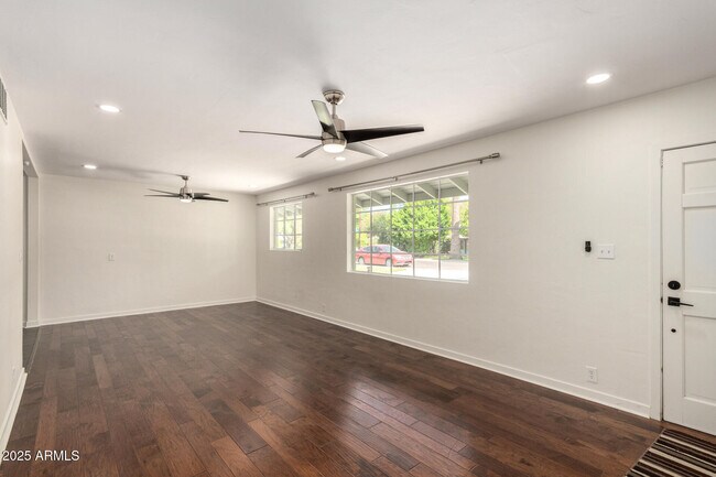 Building Photo - 1507 E Cedar St
