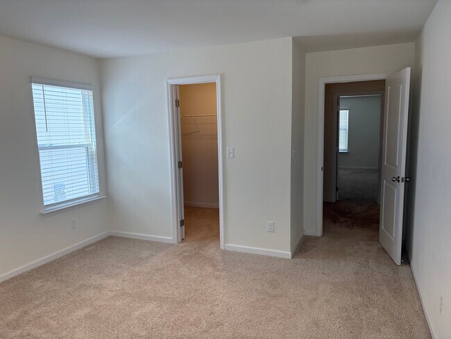 Building Photo - 4045 Bentwood Cove Dr