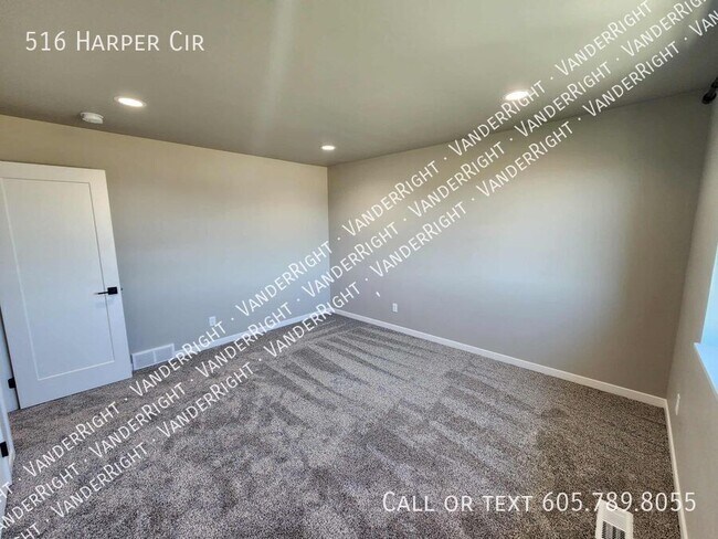 Building Photo - 516 Harper Cir