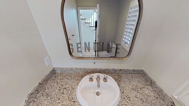 Building Photo - Beautiful Two-Level 5Bd 3.5Ba Home in Newport Beach