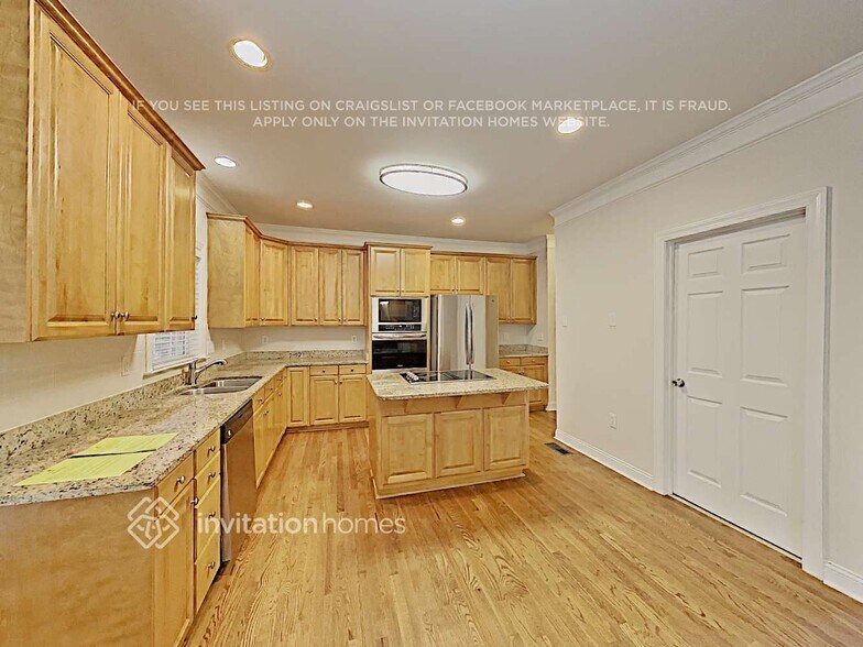 Building Photo - 12127 Willingdon Rd